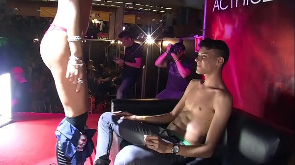 Carolina Abril y el chico del público