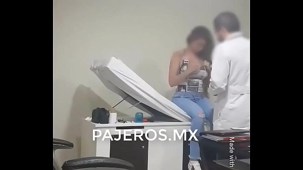 Se folla a su doctor en plena consulta XXX