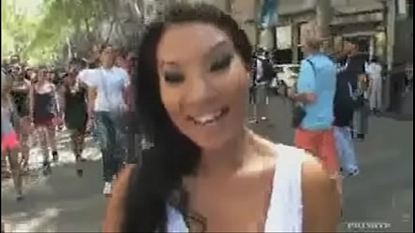 Asa Akira En Barcelona se la llevan a follar
